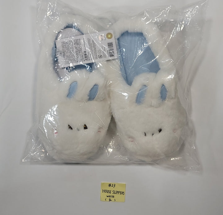 New Jeans - New Jeans x Line Friends Pop-Up Store Official MD (Plush Mini Pouch, Doll Closet, Plush Sticon, Medium-Sized Doll, Costume Plush, Plush House Slippers) [23.12.13] - HALLYUSUPERSTORE