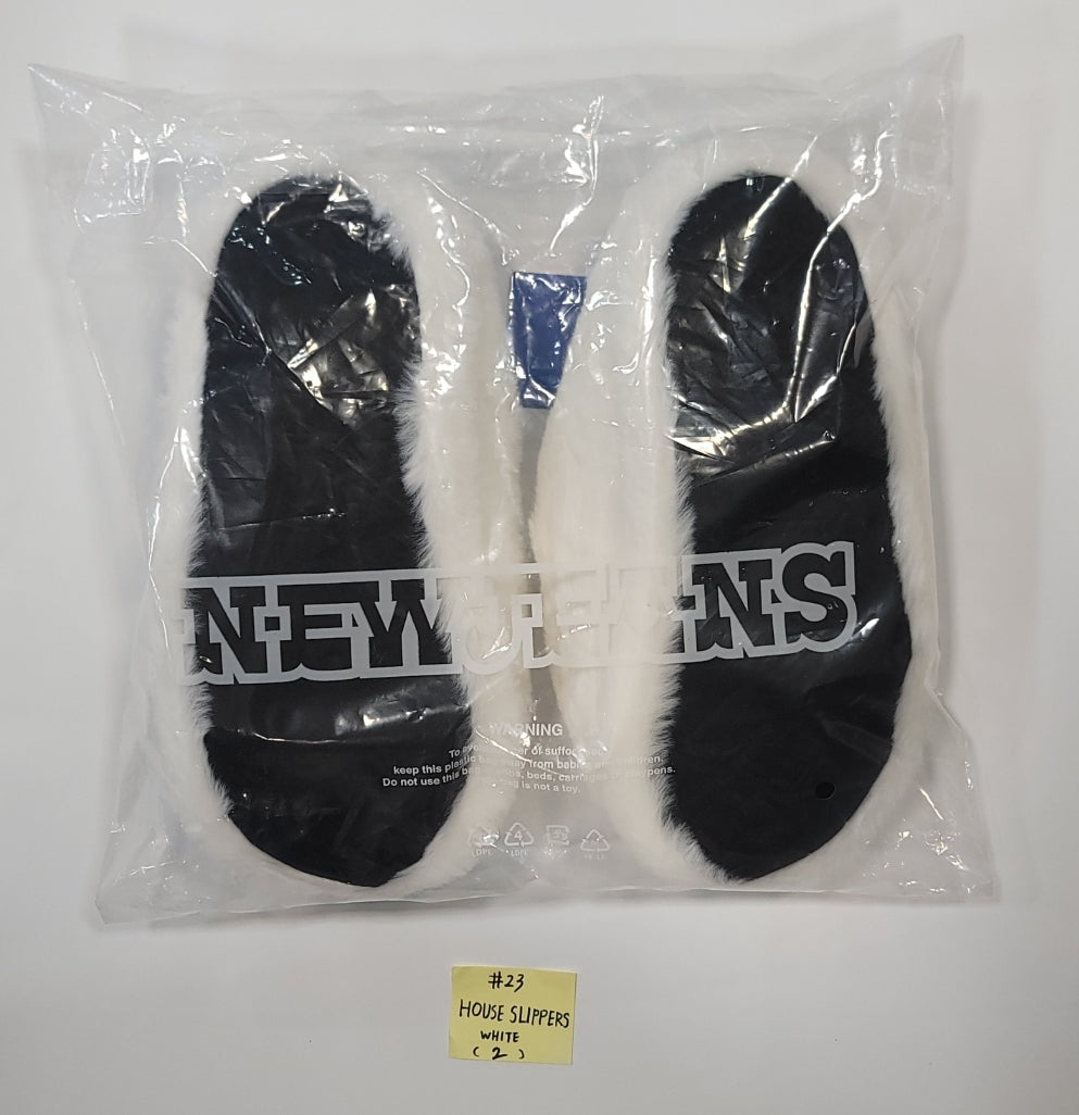 New Jeans - New Jeans x Line Friends Pop-Up Store Official MD (Plush Mini Pouch, Doll Closet, Plush Sticon, Medium-Sized Doll, Costume Plush, Plush House Slippers) [23.12.13] - HALLYUSUPERSTORE