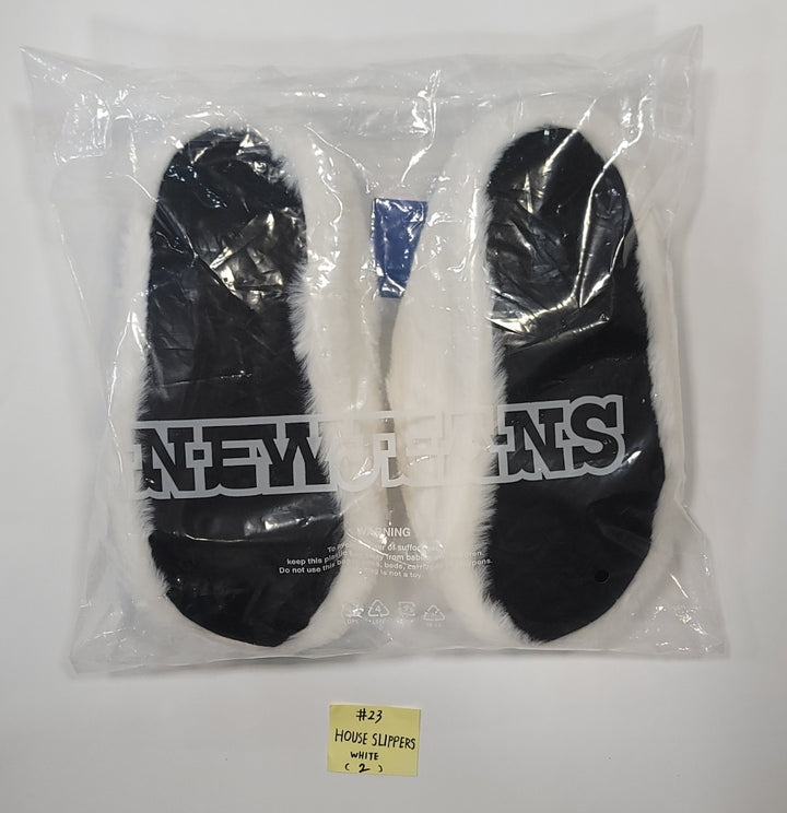 New Jeans - New Jeans x Line Friends Pop-Up Store Official MD (Plush Mini Pouch, Doll Closet, Plush Sticon, Medium-Sized Doll, Costume Plush, Plush House Slippers) [23.12.13] - HALLYUSUPERSTORE