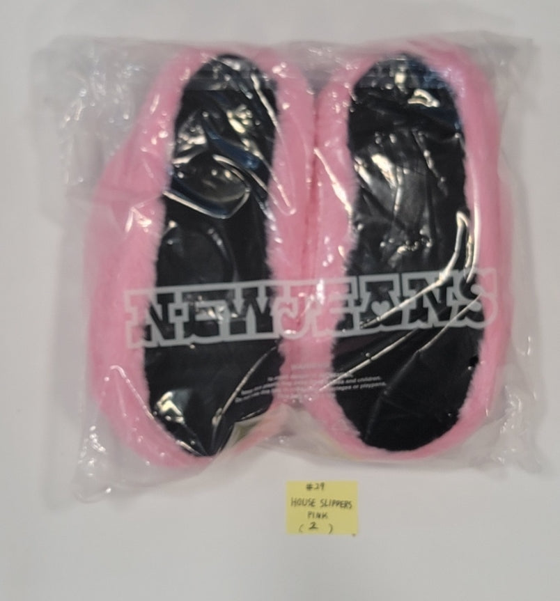 New Jeans - New Jeans x Line Friends Pop-Up Store Official MD (Plush Mini Pouch, Doll Closet, Plush Sticon, Medium-Sized Doll, Costume Plush, Plush House Slippers) [23.12.13] - HALLYUSUPERSTORE