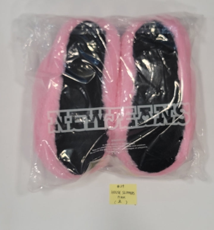 New Jeans - New Jeans x Line Friends Pop-Up Store Official MD (Plush Mini Pouch, Doll Closet, Plush Sticon, Medium-Sized Doll, Costume Plush, Plush House Slippers) [23.12.13] - HALLYUSUPERSTORE