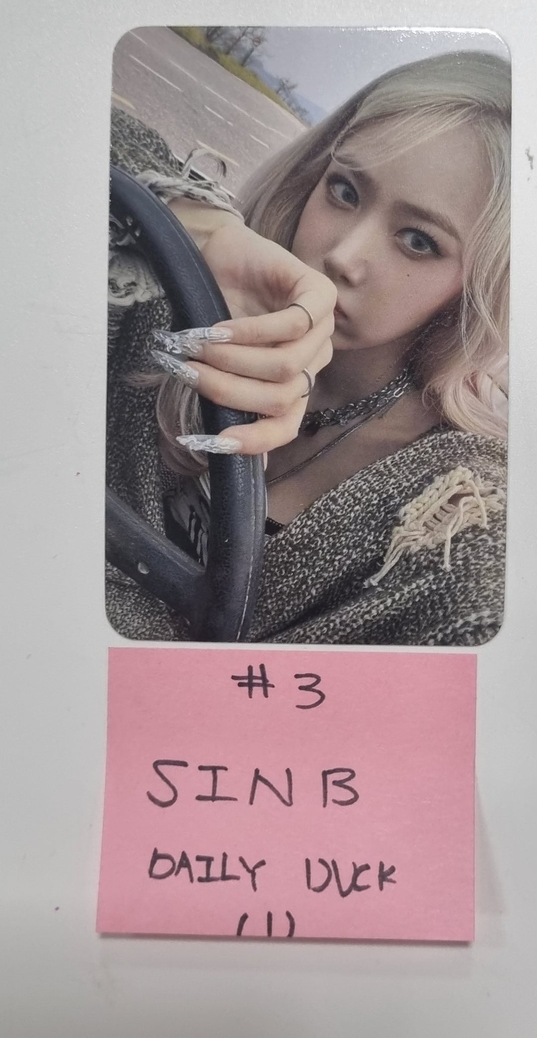 VIVIZ "VERSUS" - Daily Duck Fansign Event Photocard [23.12.13] - HALLYUSUPERSTORE