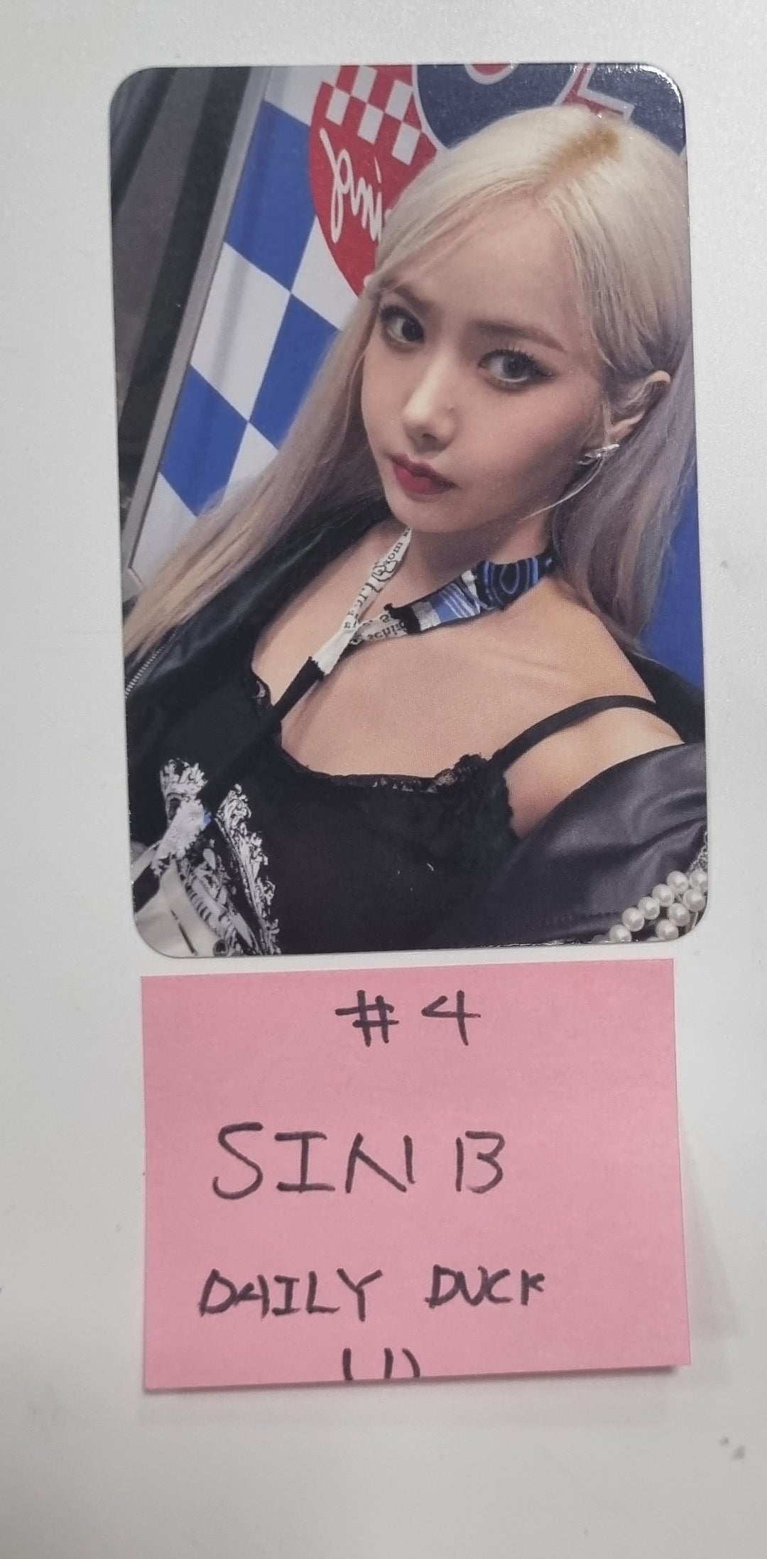 VIVIZ "VERSUS" - Daily Duck Fansign Event Photocard [23.12.13] - HALLYUSUPERSTORE