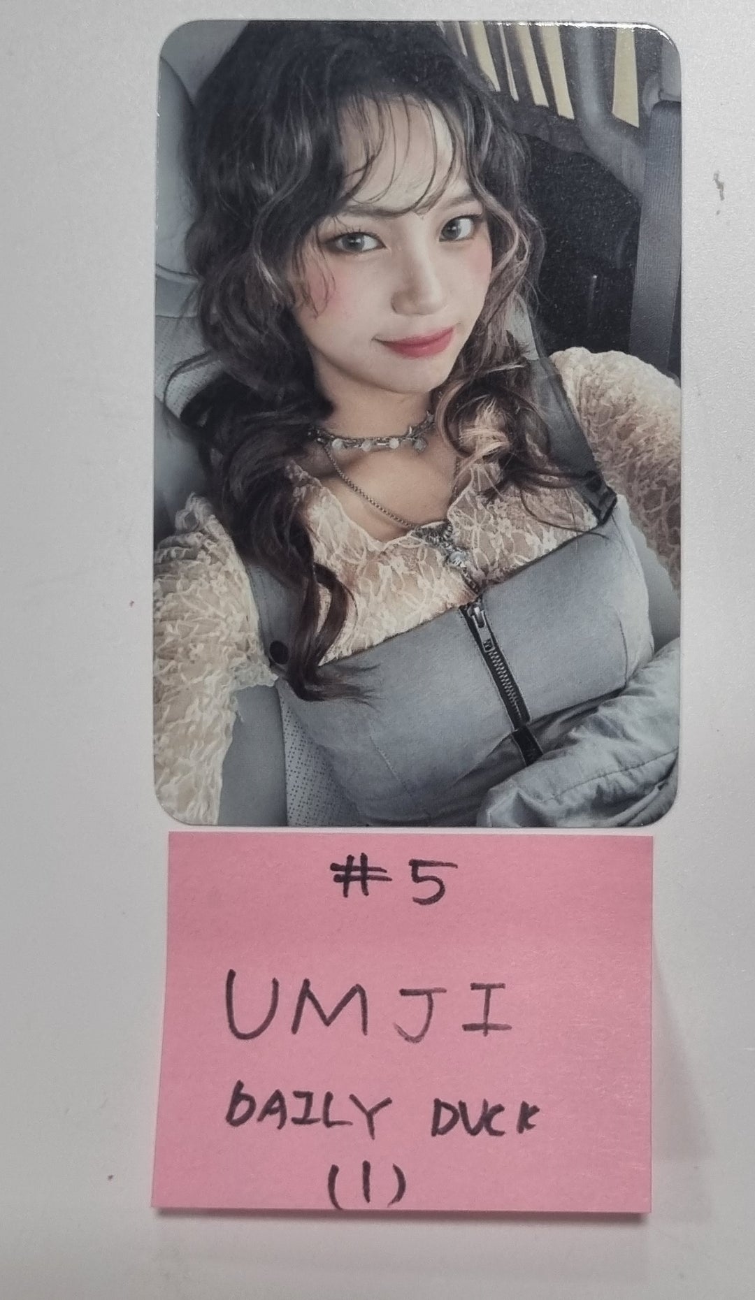 VIVIZ "VERSUS" - Daily Duck Fansign Event Photocard [23.12.13] - HALLYUSUPERSTORE