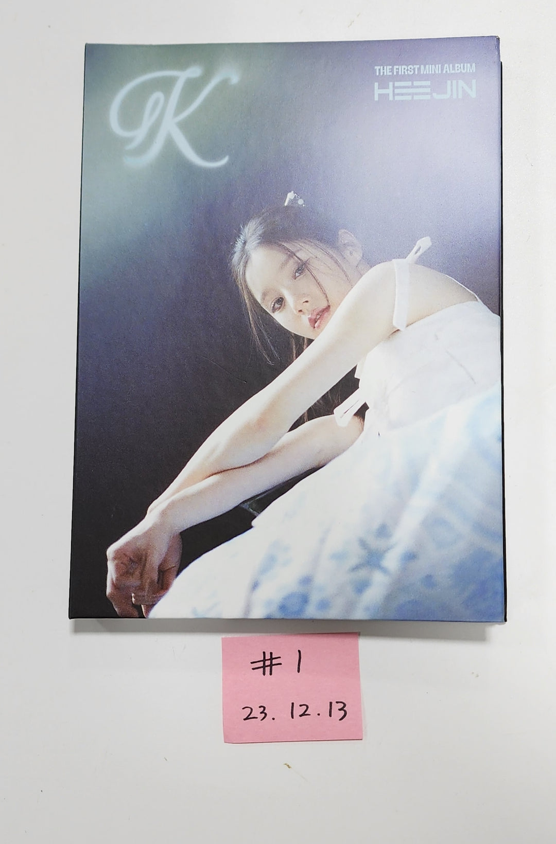 HeeJin 1st Mini "K" - Hand Autographed(Signed) Album [23.12.13] - HALLYUSUPERSTORE