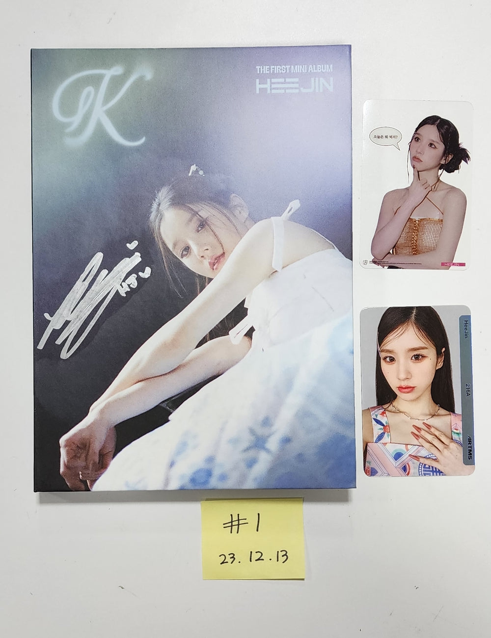 HeeJin 1st Mini "K" - Hand Autographed(Signed) Album [23.12.13] - HALLYUSUPERSTORE