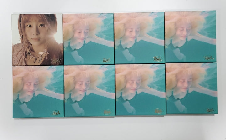 Chuu "Howl" - Hand Autographed(Signed) Album [23.12.15] - HALLYUSUPERSTORE