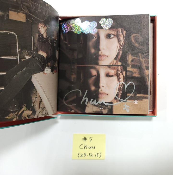 Chuu "Howl" - Hand Autographed(Signed) Album [23.12.15] - HALLYUSUPERSTORE