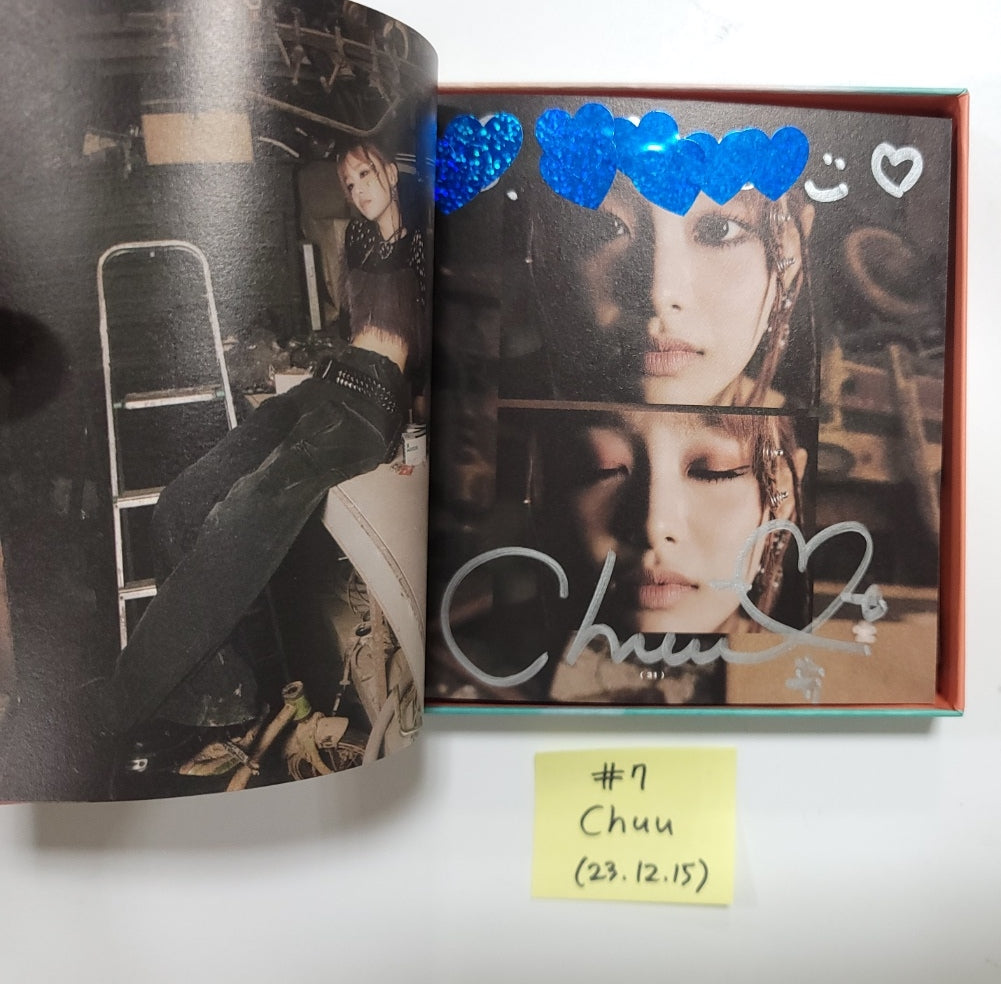 Chuu "Howl" - Hand Autographed(Signed) Album [23.12.15] - HALLYUSUPERSTORE