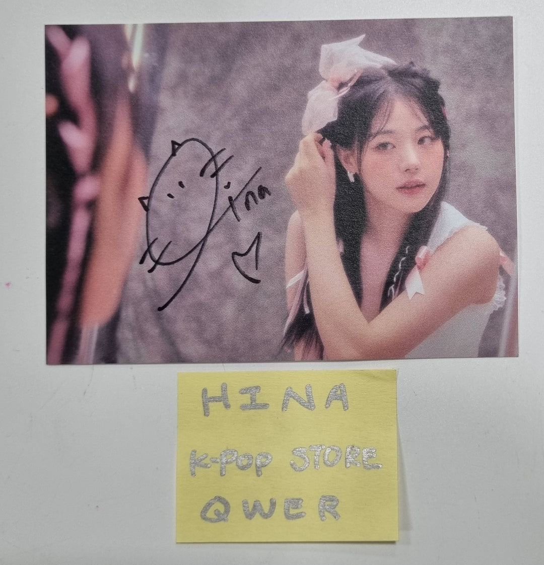 HINA (Of QWER) "Harmony from Discord" - Hand Autographed(Signed) Photo [23.12.22] - HALLYUSUPERSTORE