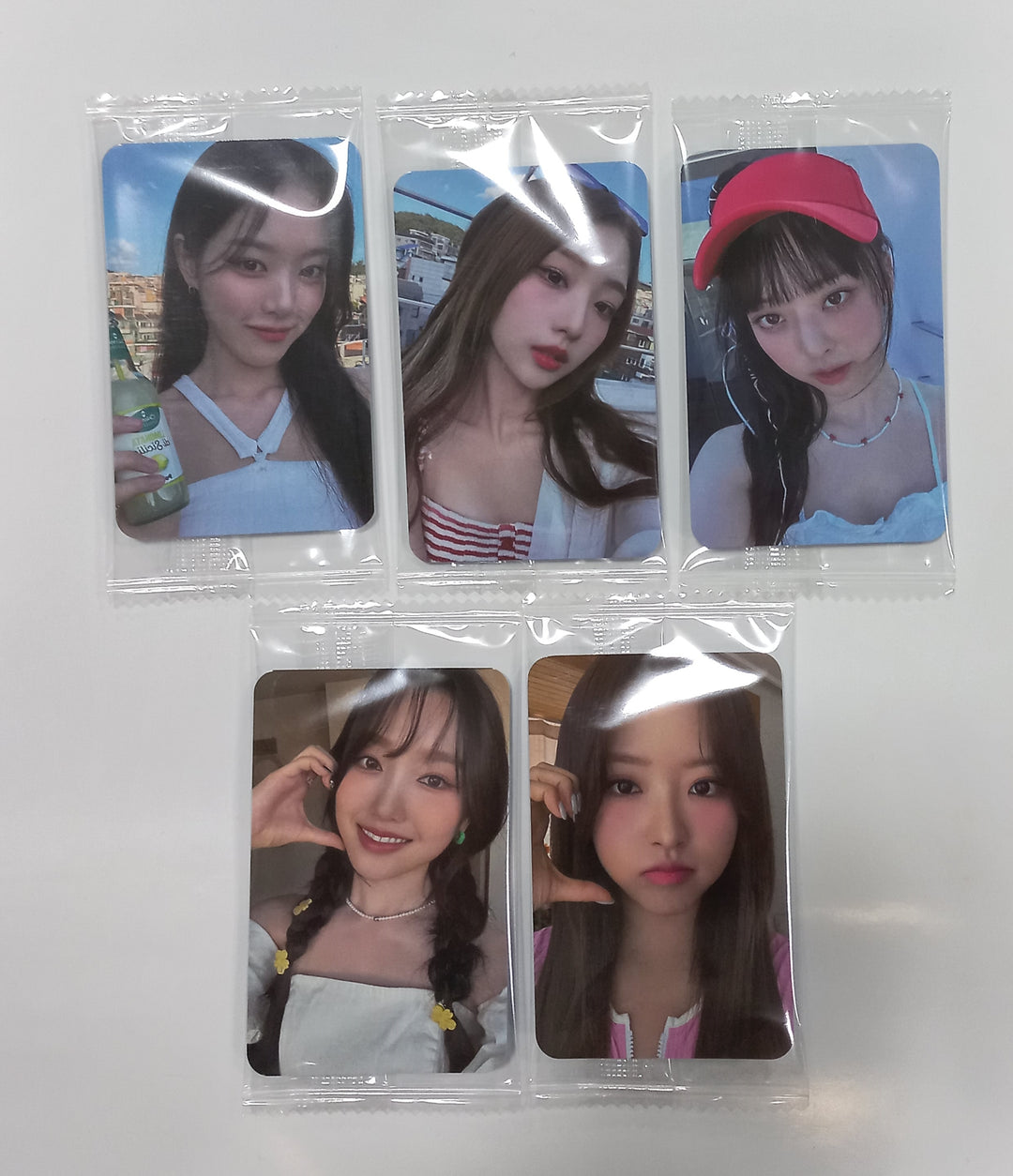 Loossemble 2024 SEASON'S GREETINGS "OUR VACATION"  - Ktown4U Pre-Order Benefit Photocard [23.12.28] - HALLYUSUPERSTORE