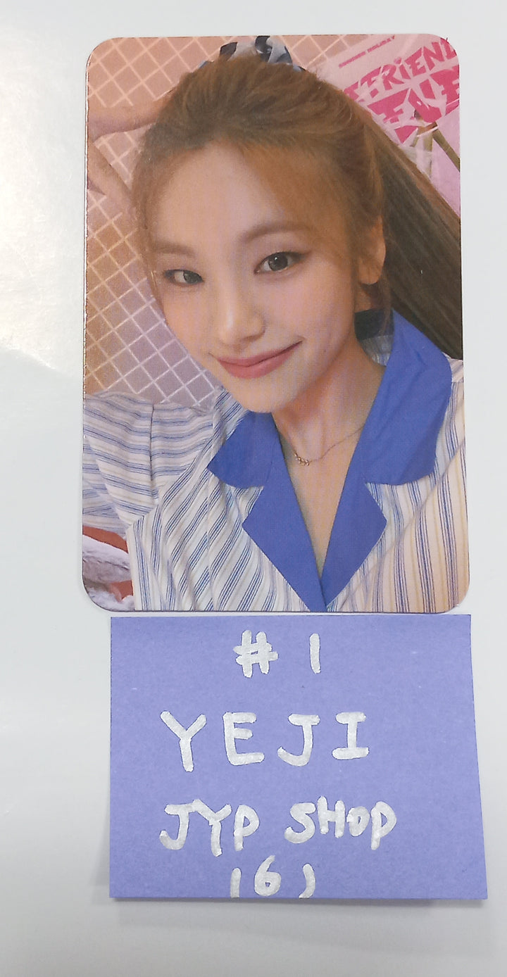 ITZY 2024 Season Greetings "Best Friends Forever" - JYP Shop MD Event Photocard [23.12.28] - HALLYUSUPERSTORE