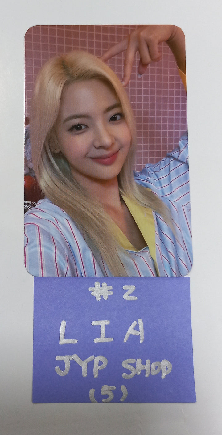 ITZY 2024 Season Greetings "Best Friends Forever" - JYP Shop MD Event Photocard [23.12.28] - HALLYUSUPERSTORE