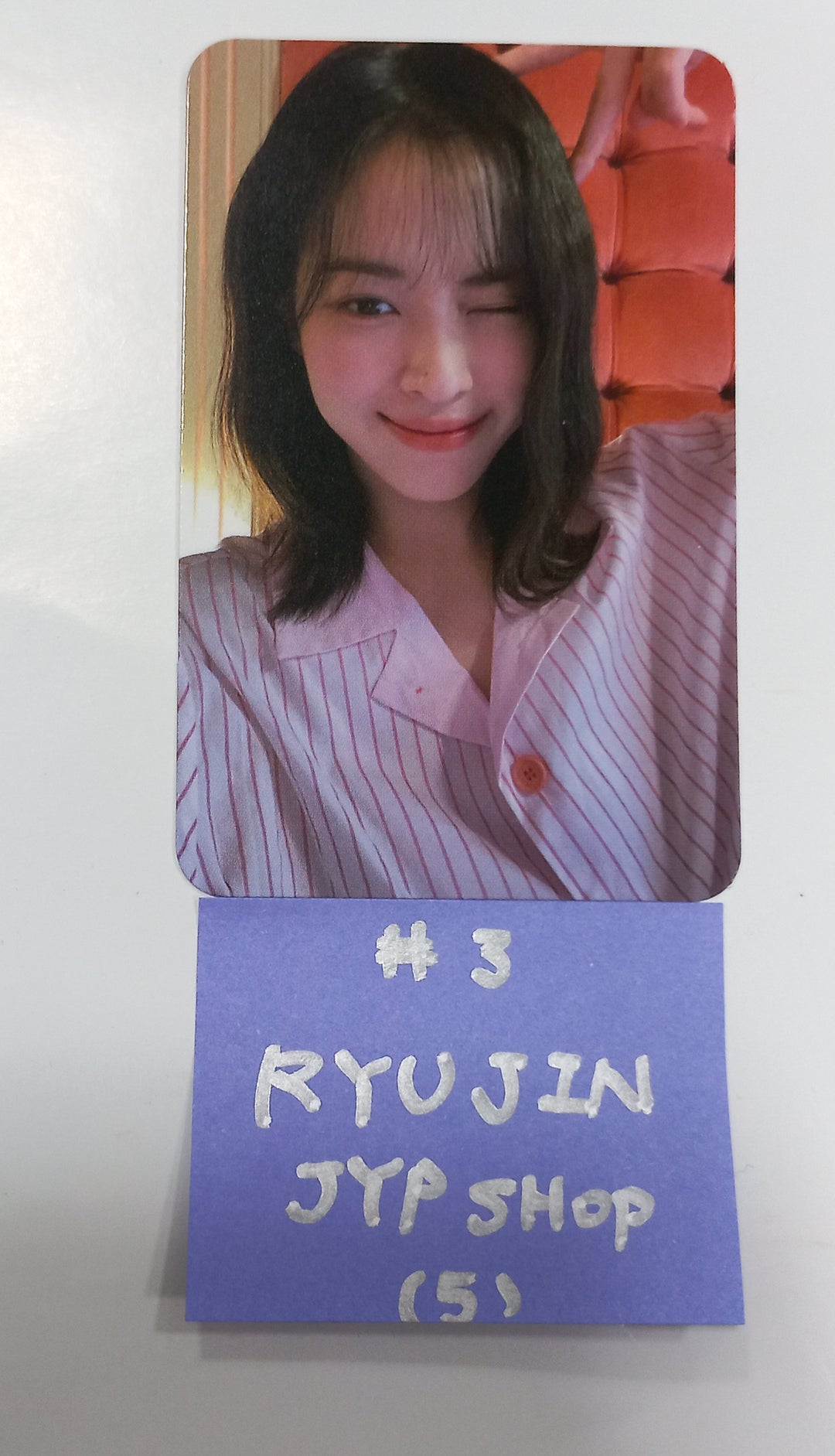 ITZY 2024 Season Greetings "Best Friends Forever" - JYP Shop MD Event Photocard [23.12.28] - HALLYUSUPERSTORE