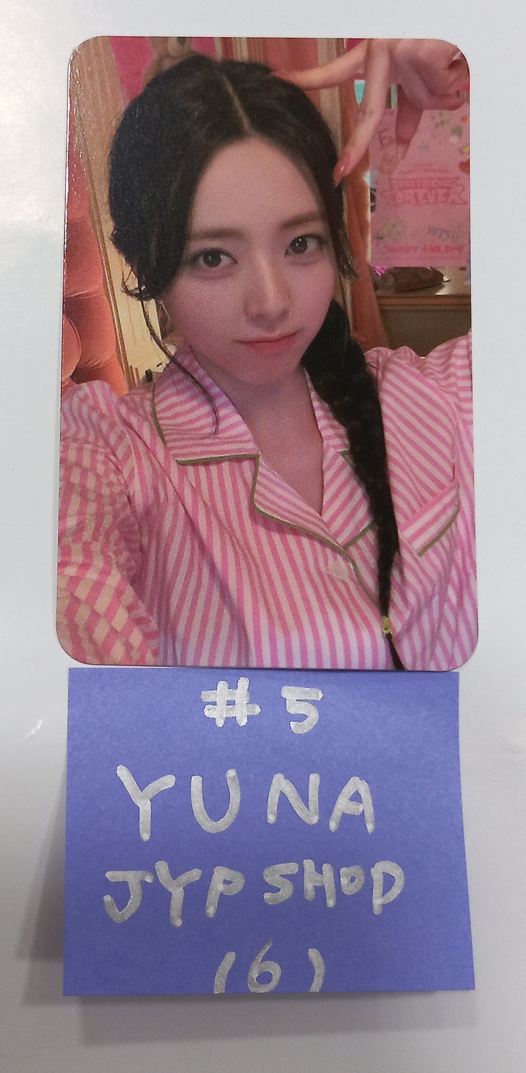 ITZY 2024 Season Greetings "Best Friends Forever" - JYP Shop MD Event Photocard [23.12.28] - HALLYUSUPERSTORE