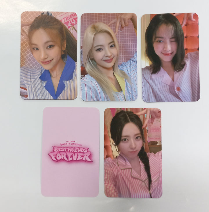 ITZY 2024 Season Greetings "Best Friends Forever" - JYP Shop MD Event Photocard [23.12.28] - HALLYUSUPERSTORE