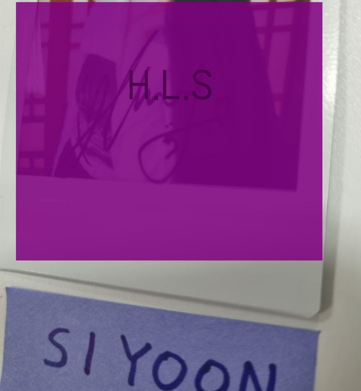 SIYOON (Of Billlie) 2024 SEASON’S GREETINGS - Hand Autographed(Signed) Polaroid [23.12.28] - HALLYUSUPERSTORE