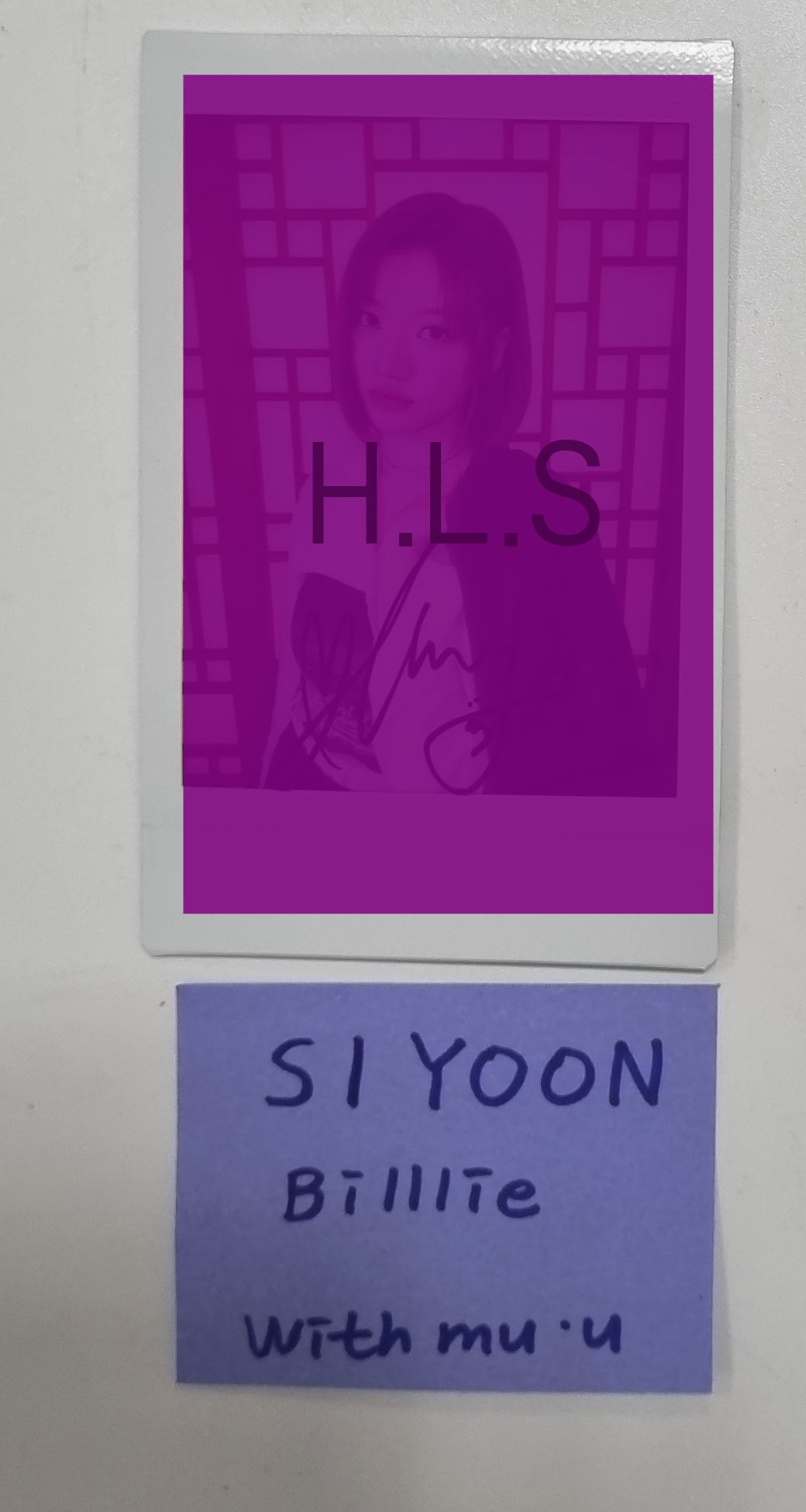 SIYOON (Of Billlie) 2024 SEASON’S GREETINGS - Hand Autographed(Signed) Polaroid [23.12.28] - HALLYUSUPERSTORE
