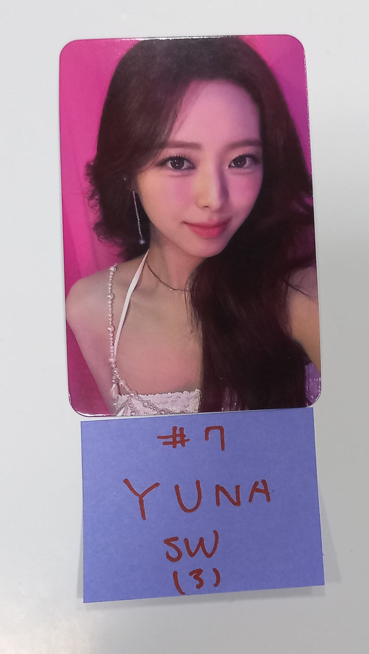 ITZY "BORN TO BE" - Soundwave Fansign Event Photocard [24.1.10] - HALLYUSUPERSTORE