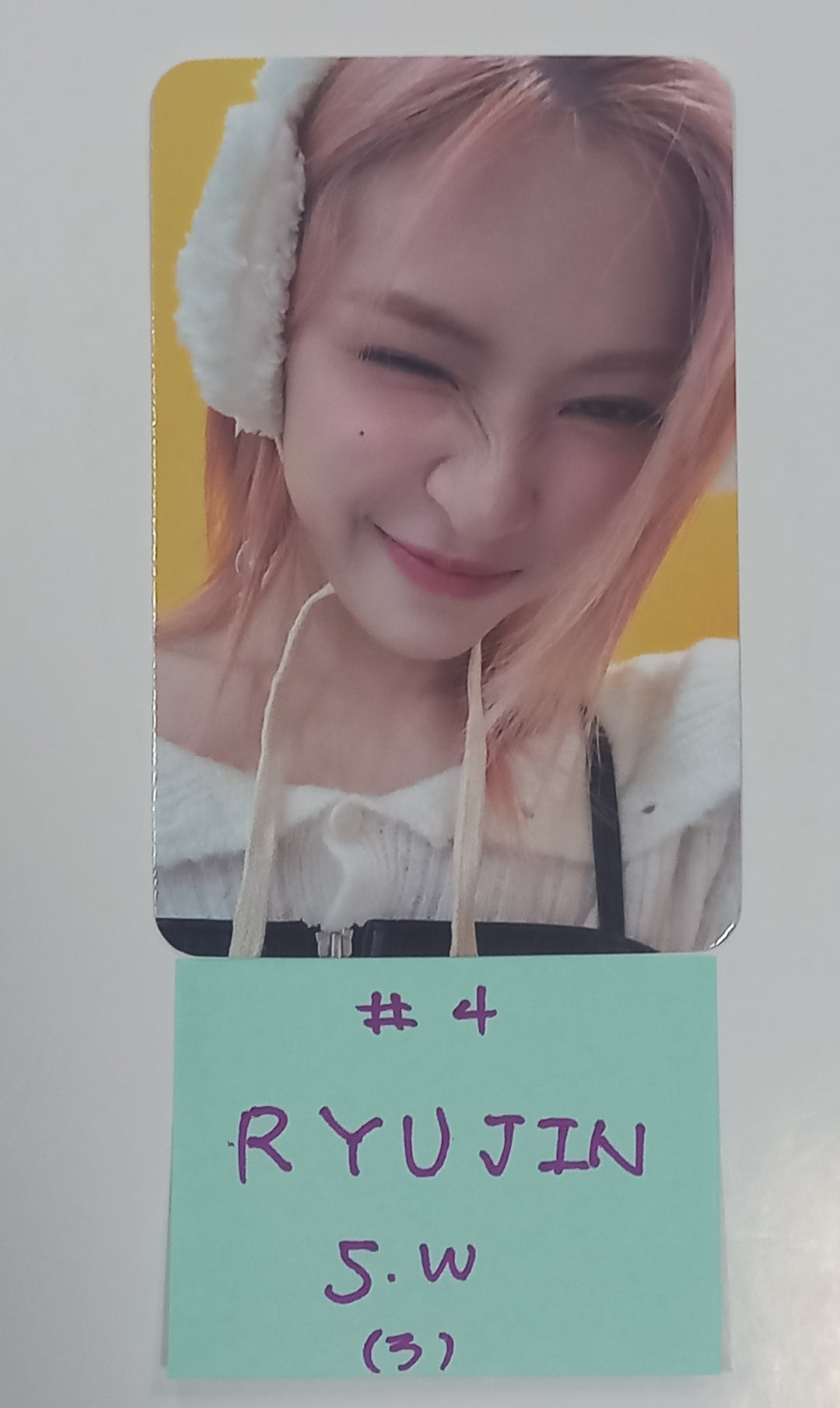 ITZY "BORN TO BE" - Soundwave Fansign Event Photocard [24.1.15] - HALLYUSUPERSTORE