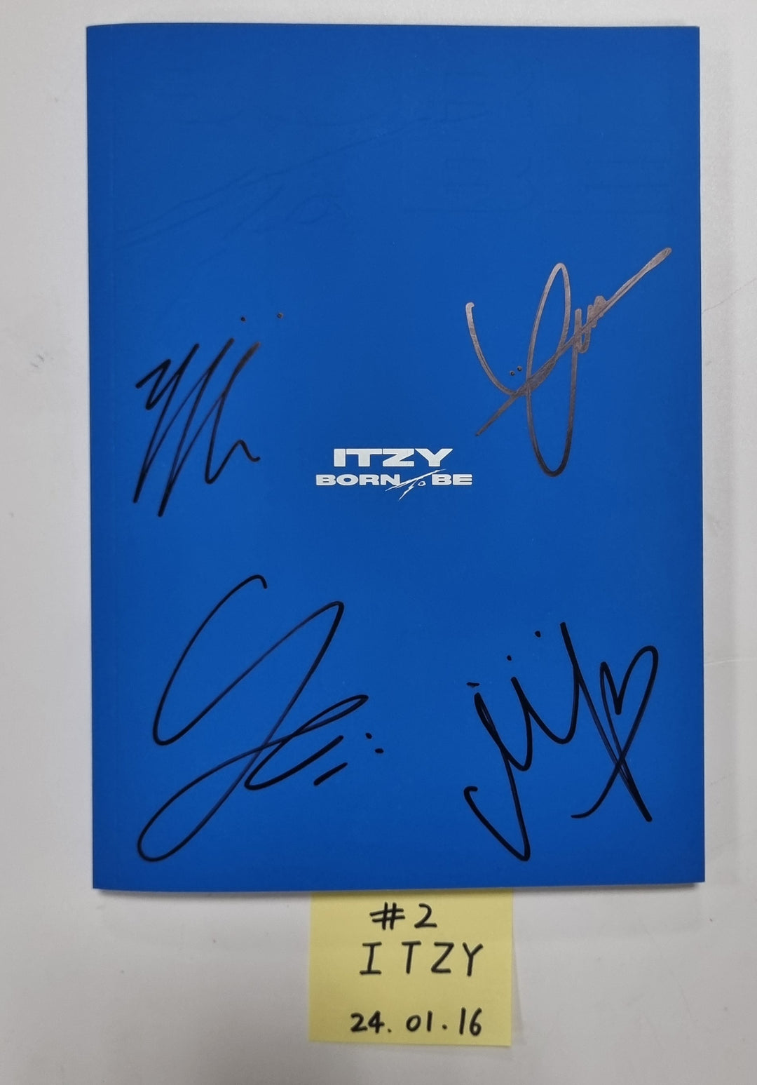ITZY "BORN TO BE" - Hand Autographed(Signed) Promo Album [24.1.16] - HALLYUSUPERSTORE