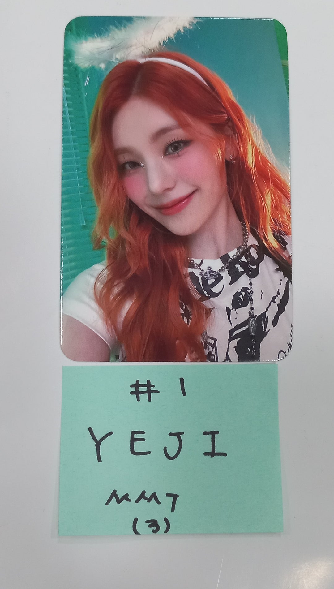 ITZY "BORN TO BE" - MMT Pre-Order Benefit Photocard [24.1.18] - HALLYUSUPERSTORE