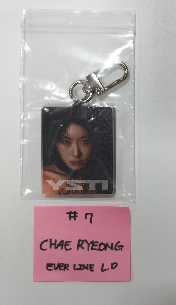 ITZY "BORN TO BE" - Everline Lucky Draw Event Photocard, Keyring [24.1.24] - HALLYUSUPERSTORE
