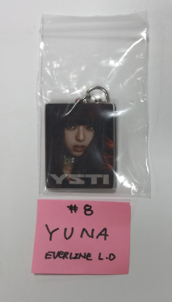 ITZY "BORN TO BE" - Everline Lucky Draw Event Photocard, Keyring [24.1.24] - HALLYUSUPERSTORE