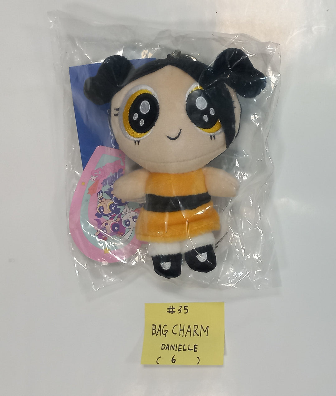 New Jeans - New Jeans x Line Friends Pop-Up Store Official MD [string pouch, Bag Charm, Sweat Shirt, Doll, Eco Bag, Full-Zip, Blanket, Cushion] [24.1.24] - HALLYUSUPERSTORE