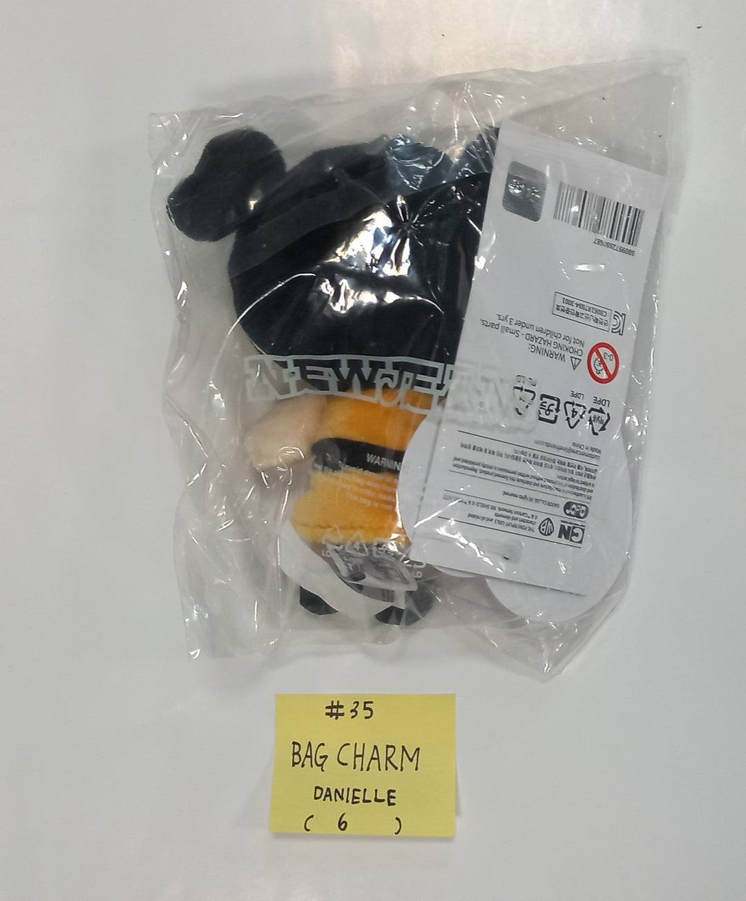 New Jeans - New Jeans x Line Friends Pop-Up Store Official MD [string pouch, Bag Charm, Sweat Shirt, Doll, Eco Bag, Full-Zip, Blanket, Cushion] [24.1.24] - HALLYUSUPERSTORE