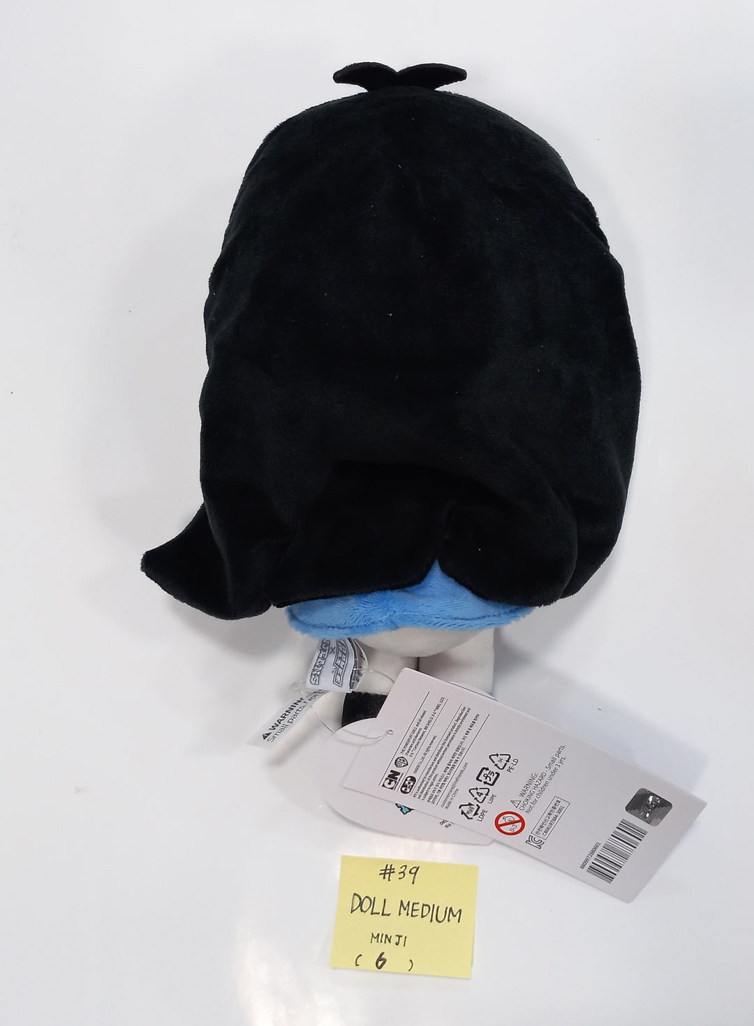 New Jeans - New Jeans x Line Friends Pop-Up Store Official MD [string pouch, Bag Charm, Sweat Shirt, Doll, Eco Bag, Full-Zip, Blanket, Cushion] [24.1.24] - HALLYUSUPERSTORE