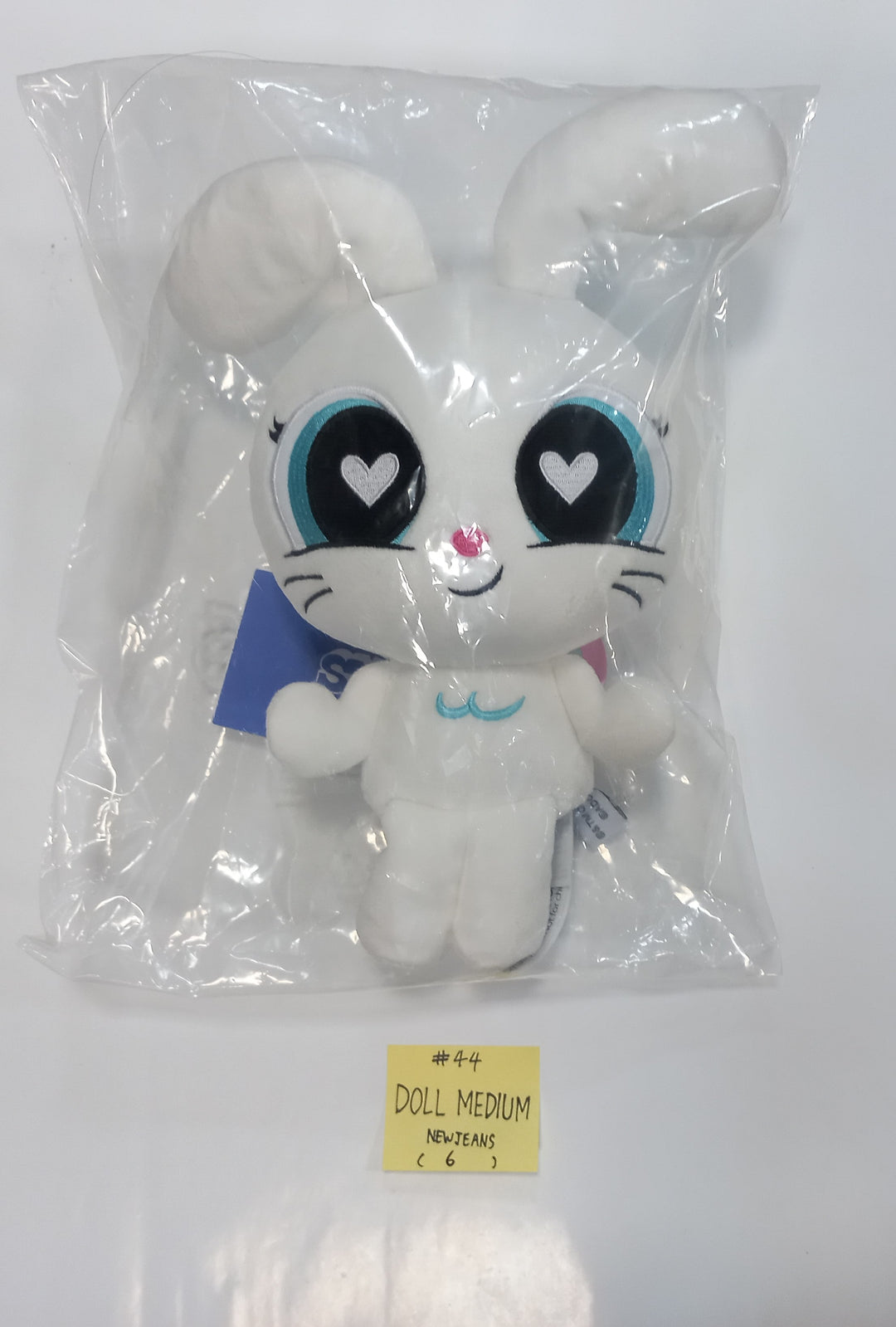 New Jeans - New Jeans x Line Friends Pop-Up Store Official MD [string pouch, Bag Charm, Sweat Shirt, Doll, Eco Bag, Full-Zip, Blanket, Cushion] [24.1.24] - HALLYUSUPERSTORE
