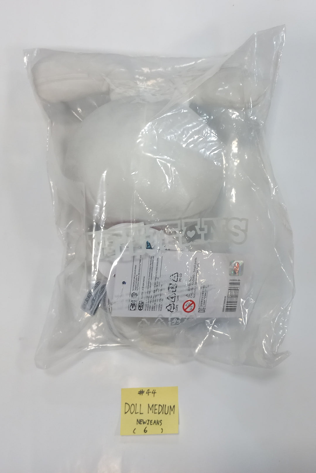 New Jeans - New Jeans x Line Friends Pop-Up Store Official MD [string pouch, Bag Charm, Sweat Shirt, Doll, Eco Bag, Full-Zip, Blanket, Cushion] [24.1.24] - HALLYUSUPERSTORE