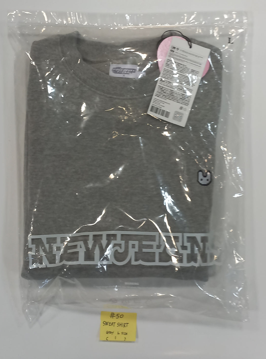 New Jeans - New Jeans x Line Friends Pop-Up Store Official MD [string pouch, Bag Charm, Sweat Shirt, Doll, Eco Bag, Full-Zip, Blanket, Cushion] [24.1.24] - HALLYUSUPERSTORE