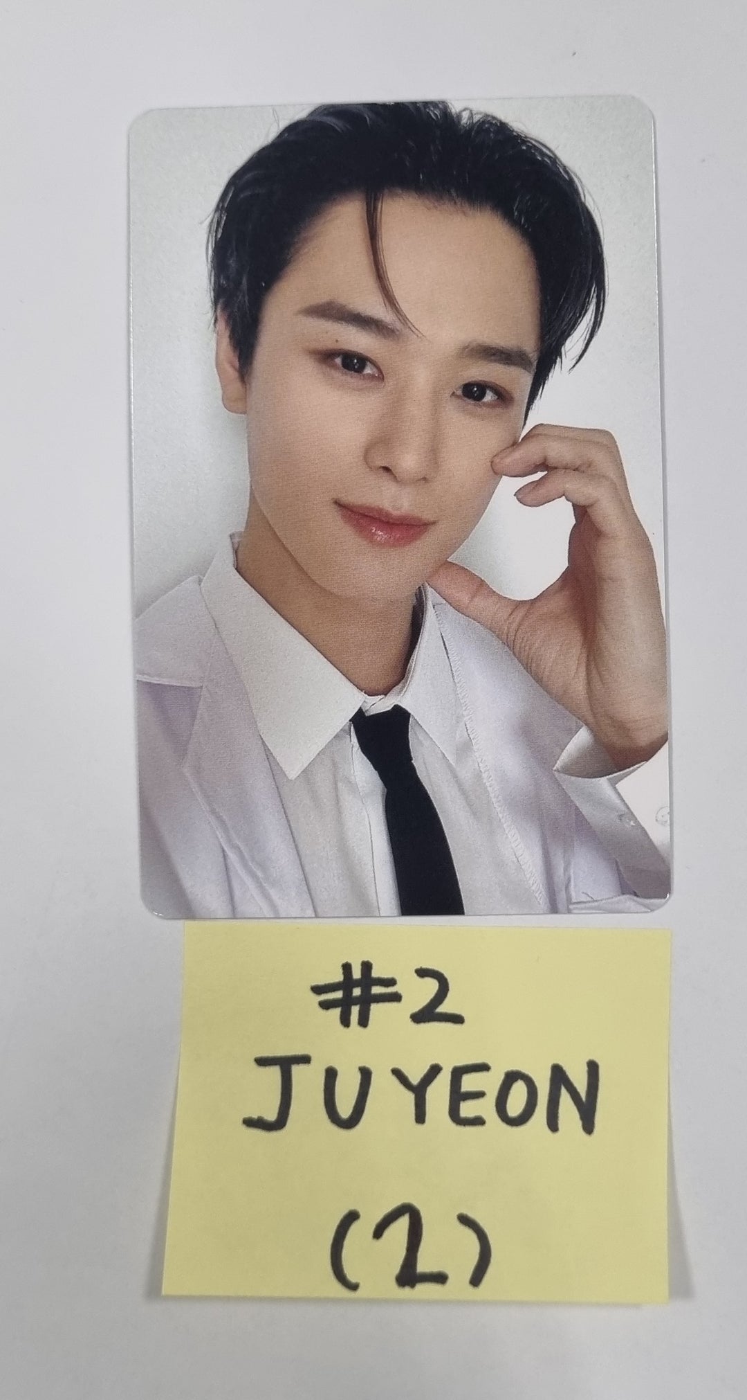 THE BOYZ "WORLD TOUR : ZENERATION ENCORE" - Official Trading Photocard (1) [24.1.25] - HALLYUSUPERSTORE