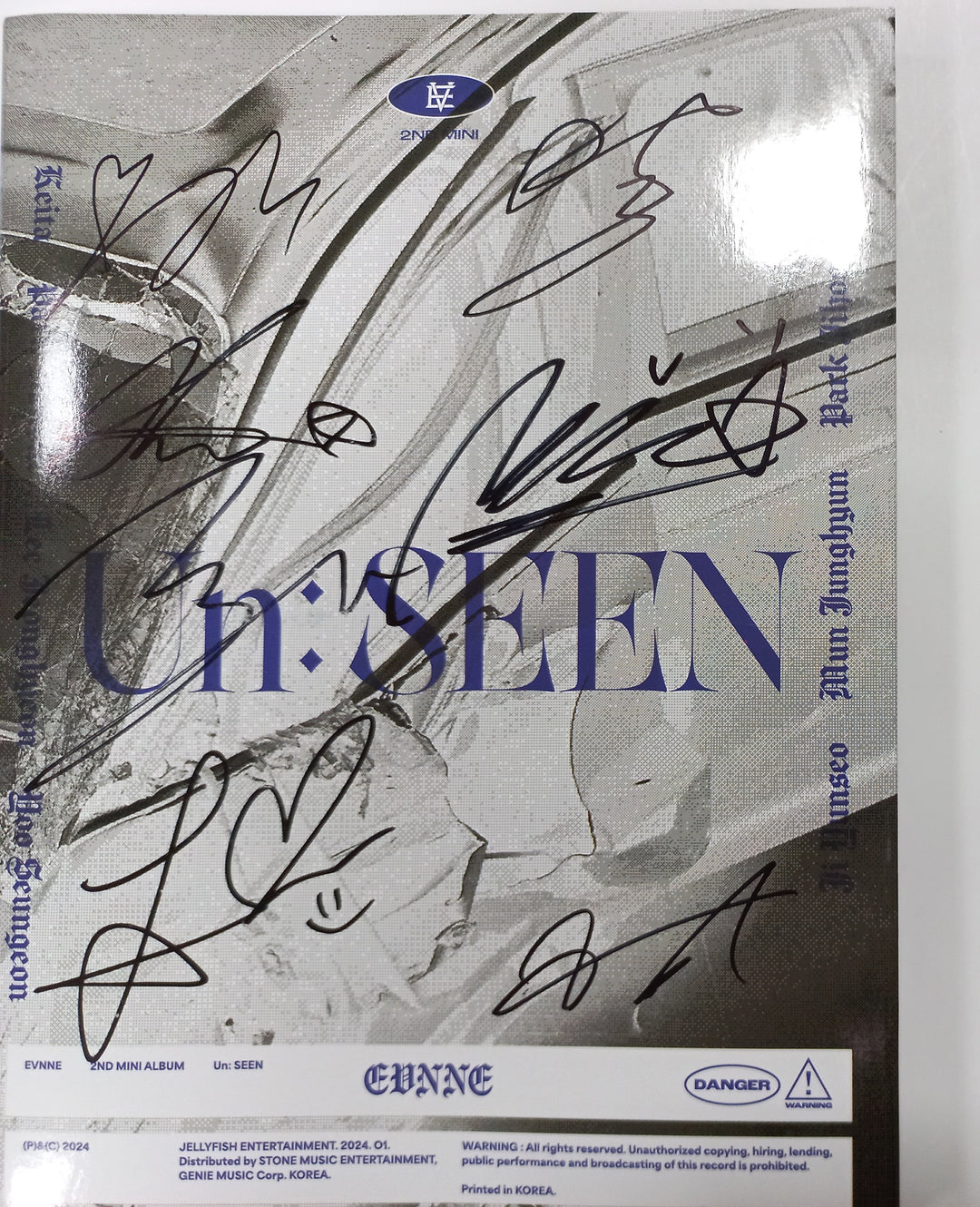 EVNNE "Un: SEEN" - Hand Autographed(Signed) Promo Album [24.1.30] - HALLYUSUPERSTORE