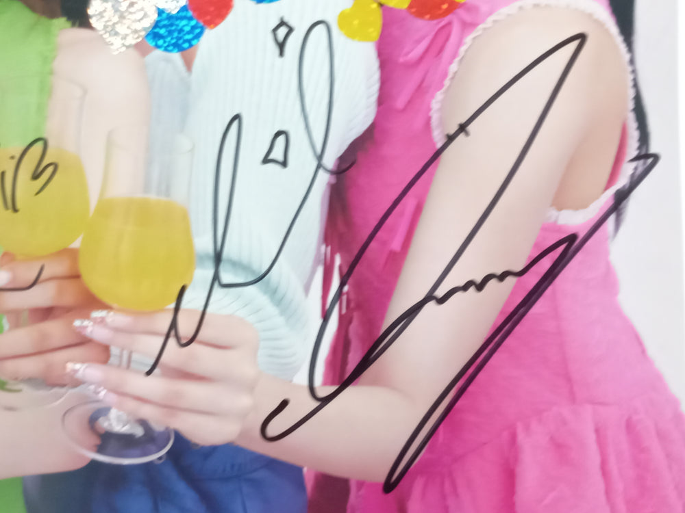 Loossemble "Loossemble" - Hand Autographed(Signed) Poster [24.1.31] - HALLYUSUPERSTORE