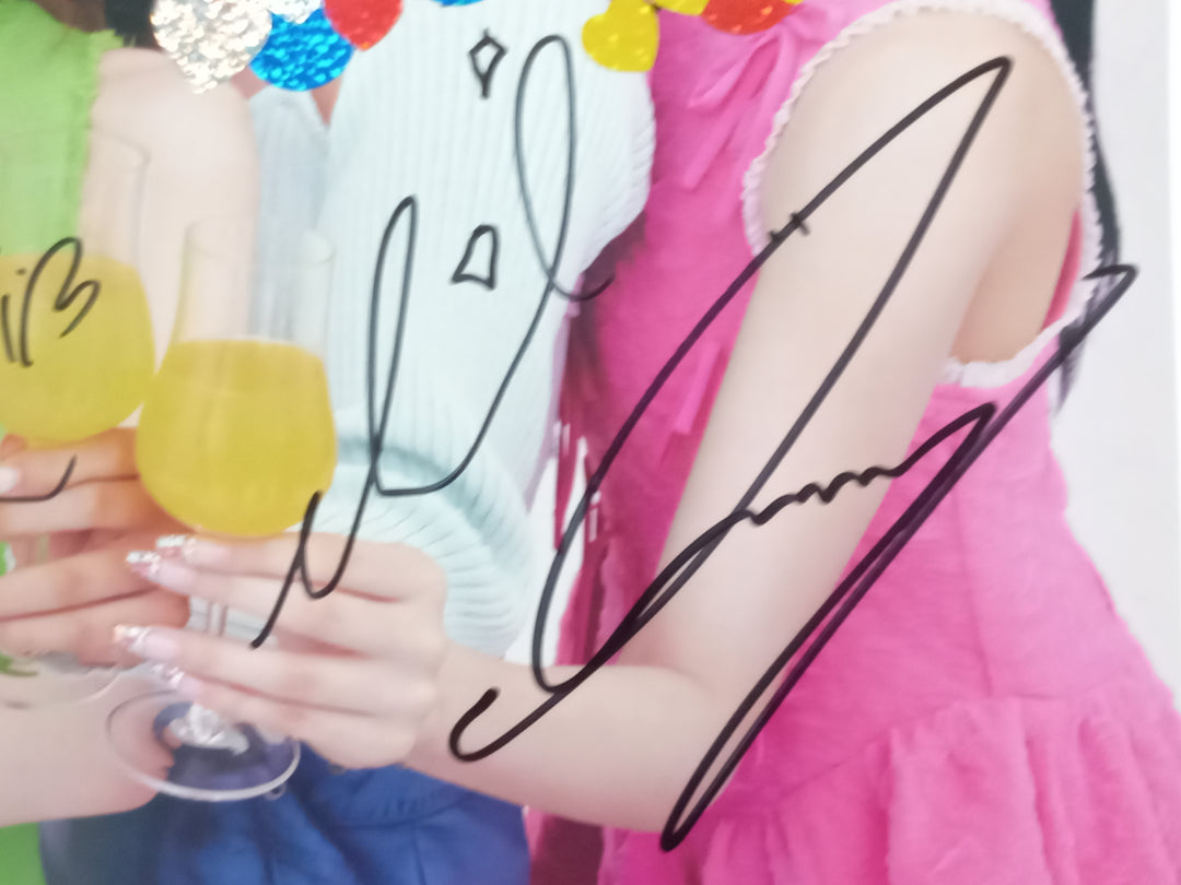 Loossemble "Loossemble" - Hand Autographed(Signed) Poster [24.1.31] - HALLYUSUPERSTORE