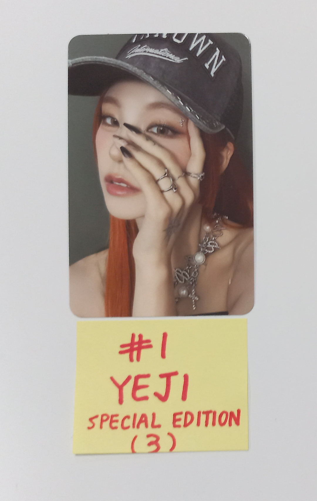 ITZY "BORN TO BE" - Official Photocard [Special Edition] [25.2.5] - HALLYUSUPERSTORE