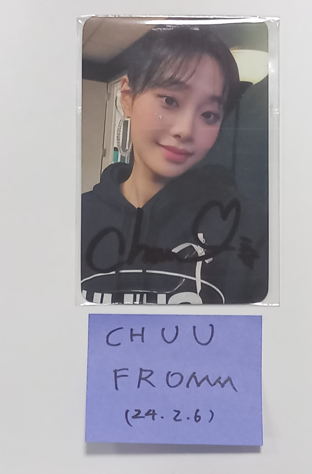 CHUU "Howl" - Hand Autographed(Signed) Fromm Lucky Draw Event Photocard [24.2.6] - HALLYUSUPERSTORE