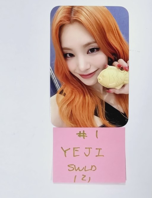 ITZY "BORN TO BE" - Soundwave Luckydraw Event Photocard [24.2.7] - HALLYUSUPERSTORE