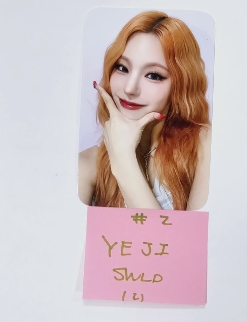 ITZY "BORN TO BE" - Soundwave Luckydraw Event Photocard [24.2.7] - HALLYUSUPERSTORE
