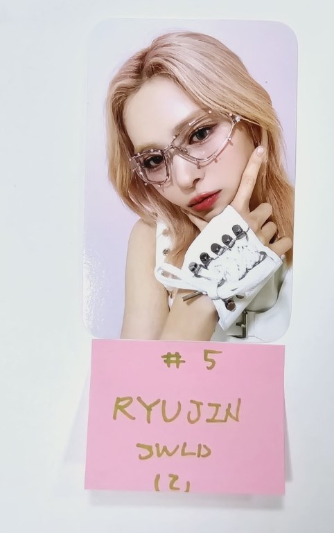 ITZY "BORN TO BE" - Soundwave Luckydraw Event Photocard [24.2.7] - HALLYUSUPERSTORE