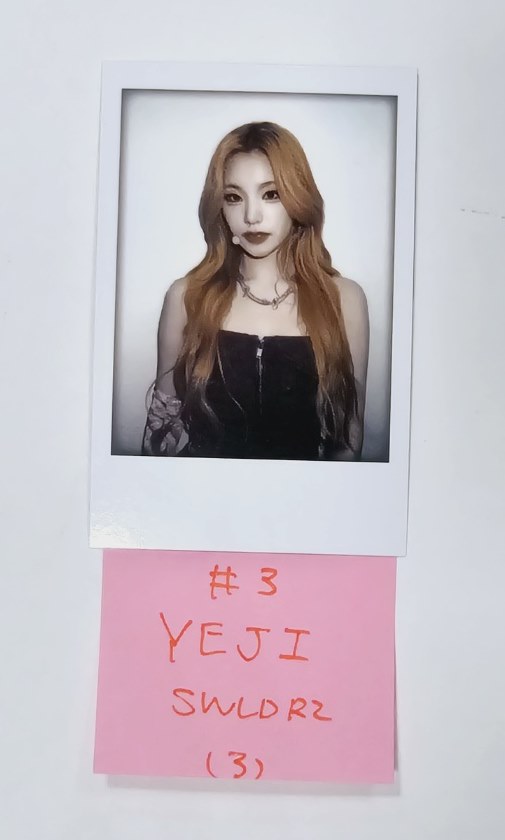 ITZY "BORN TO BE" - Soundwave Luckydraw Event Photocard Round 2 [24.2.7] - HALLYUSUPERSTORE