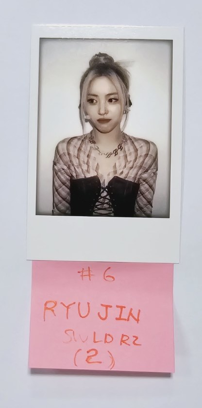 ITZY "BORN TO BE" - Soundwave Luckydraw Event Photocard Round 2 [24.2.7] - HALLYUSUPERSTORE