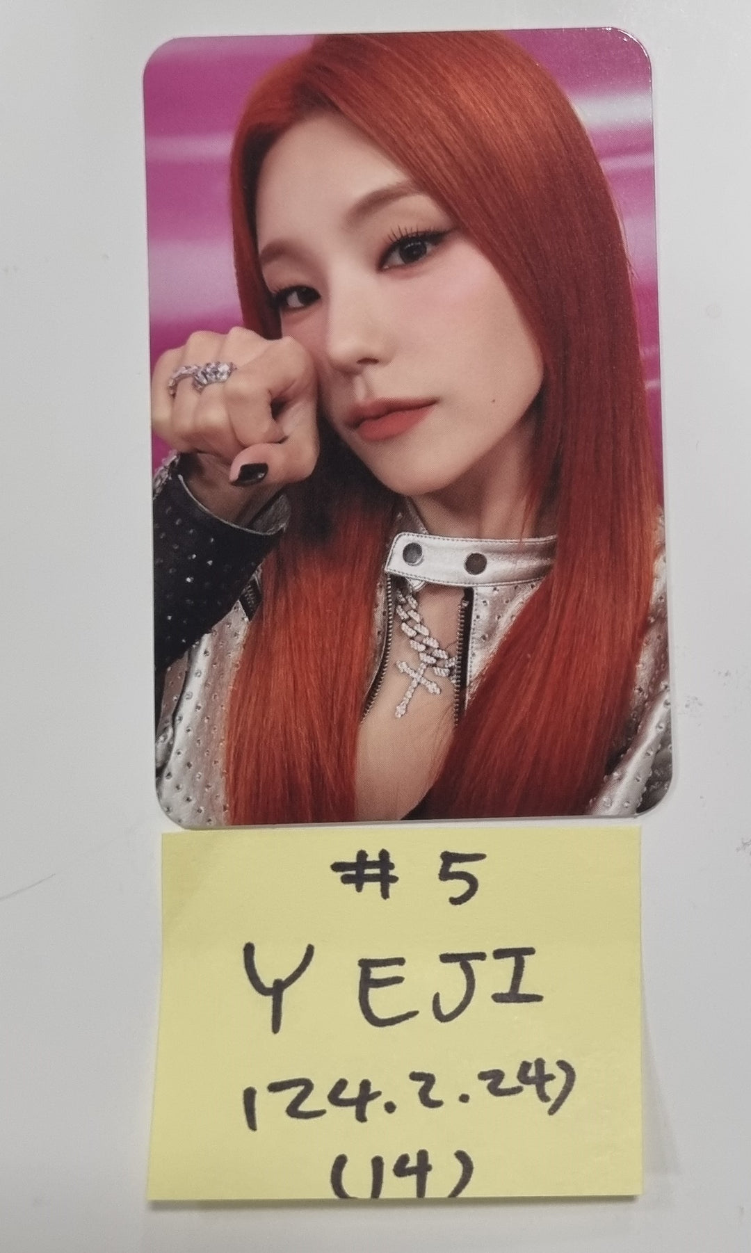 Itzy "BORN To BE" 2ND WORLD TOUR - Official Trading Photocard [24.2.24] - HALLYUSUPERSTORE