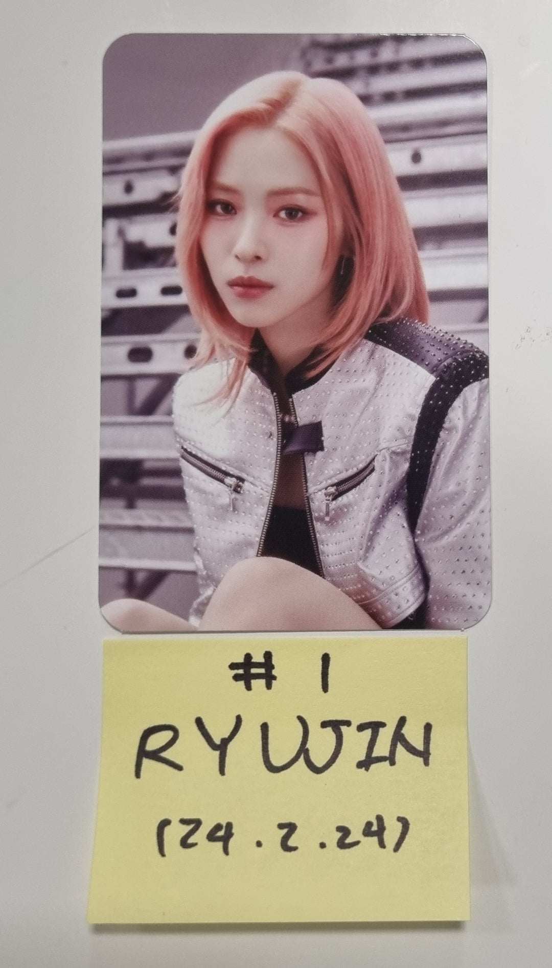 Itzy "BORN To BE" 2ND WORLD TOUR - Official Trading Photocard [24.2.24] - HALLYUSUPERSTORE