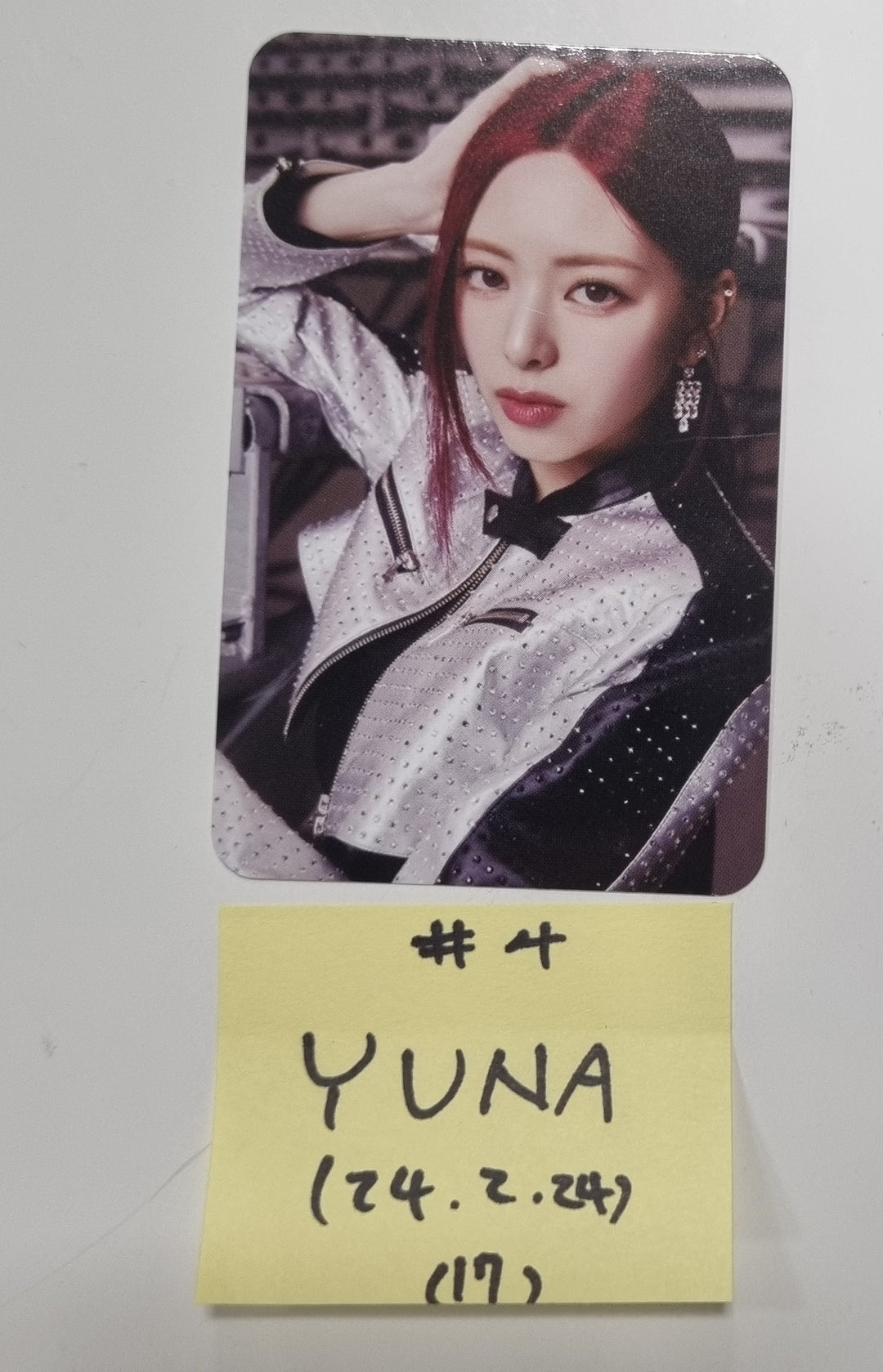Itzy "BORN To BE" 2ND WORLD TOUR - Official Trading Photocard [24.2.24] - HALLYUSUPERSTORE