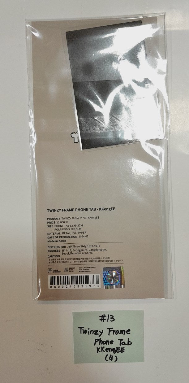 Itzy "BORN To BE" 2ND WORLD TOUR - Official MD [Image Picket, Picket Cover, Holder Strap, Phone Tab, ID Set, Special Ticket Set] [24.2.24] - HALLYUSUPERSTORE