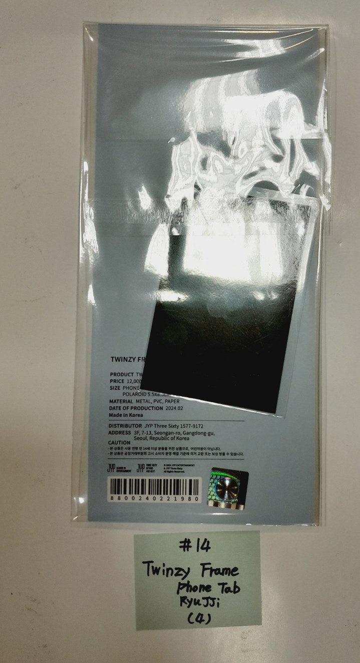 Itzy "BORN To BE" 2ND WORLD TOUR - Official MD [Image Picket, Picket Cover, Holder Strap, Phone Tab, ID Set, Special Ticket Set] [24.2.24] - HALLYUSUPERSTORE